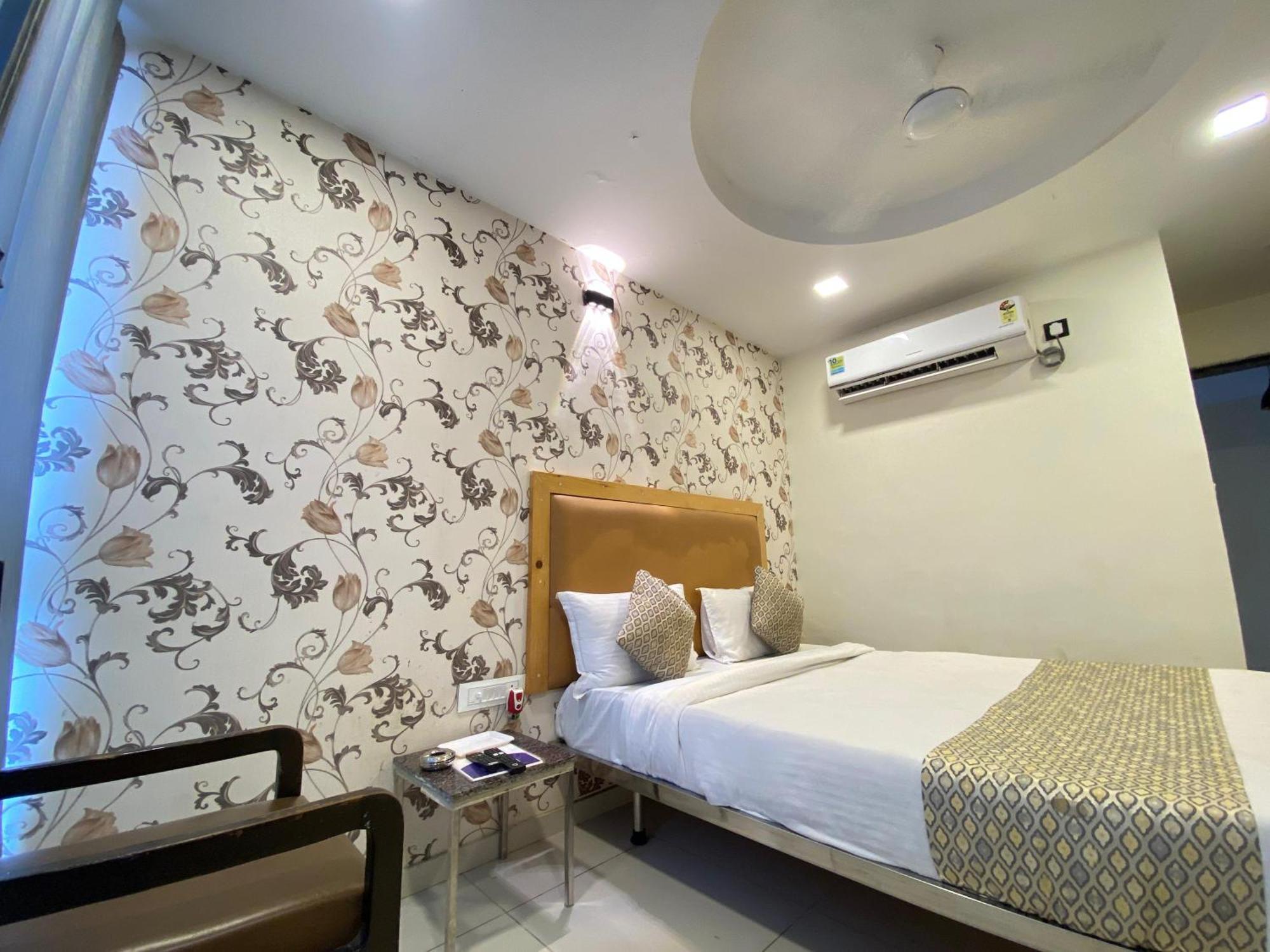 Hotel Alexa By Abc Ahmedabad Exterior foto